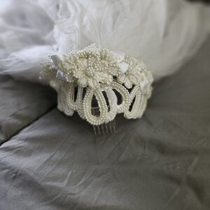 Elegant Cream Beaded Hair Comb